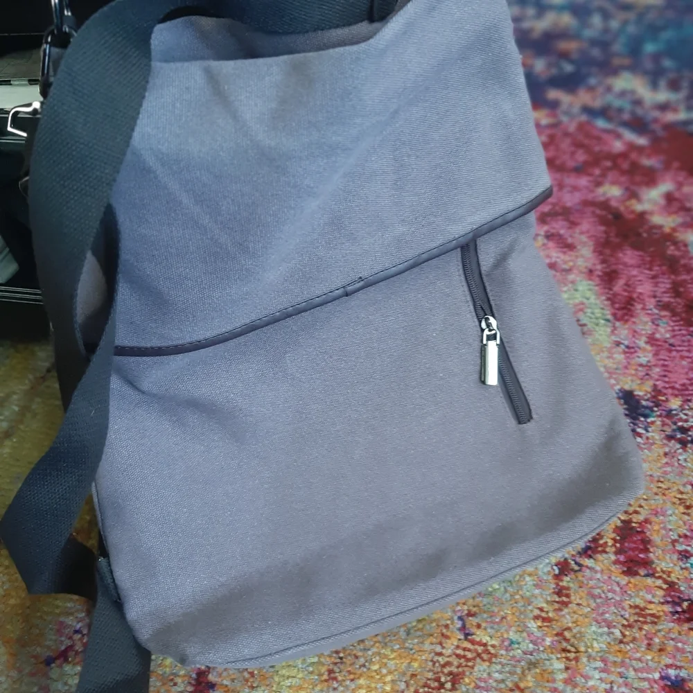 Purple Messenger Crossbody bag NWOT - Picture 3 of 7